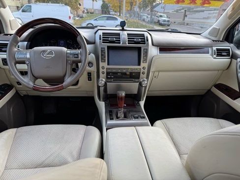 Used 2011 Lexus GX 460 image 25