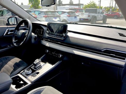 Used 2022 Mitsubishi Outlander SE FWD image 23