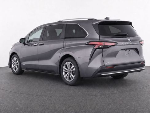 Used 2021 Toyota Sienna Platinum AWD/4WD image 22