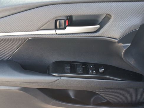 Used 2025 Toyota Camry SE image 28