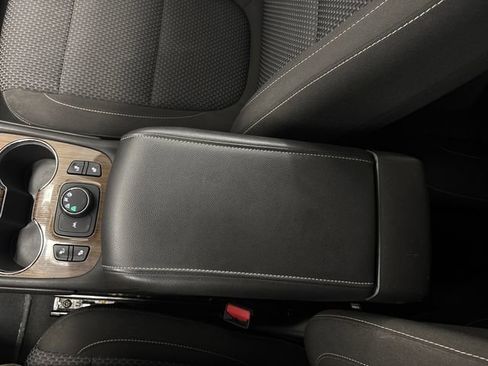 Used 2023 GMC Acadia SLE w/ Driver Convenience Package image 59