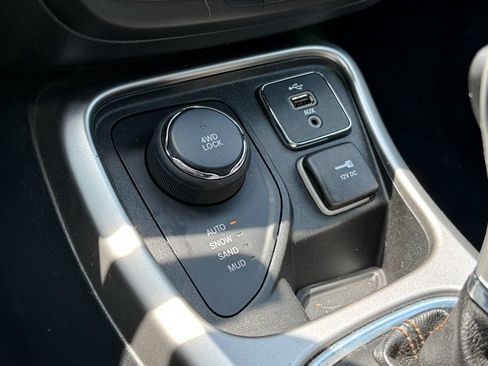 Used 2018 Jeep Compass Latitude w/ Popular Equipment Group AWD/4WD image 21
