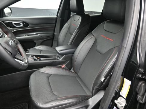 Used 2024 Jeep Compass Trailhawk AWD/4WD image 19