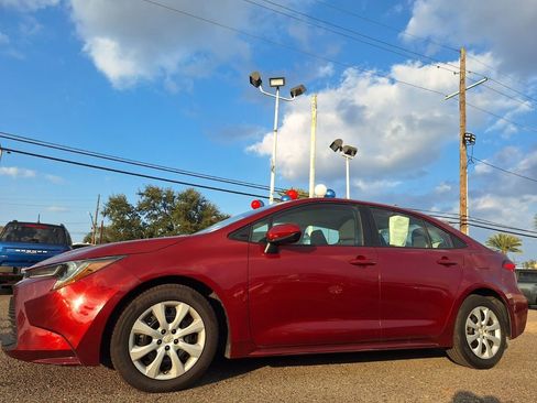 Used 2023 Toyota Corolla LE image 9