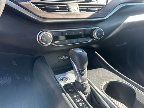 Used 2025 Nissan Altima 2.5 SV image 40