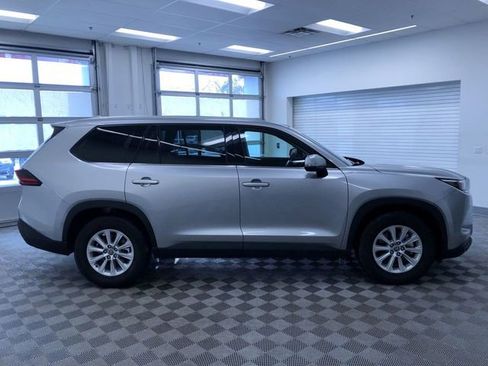 Certified 2025 Toyota Grand Highlander AWD image 37