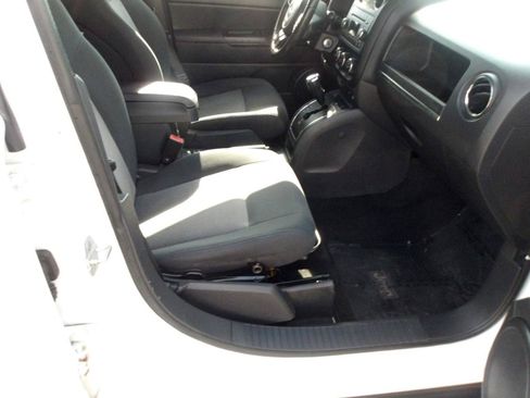 Used 2011 Jeep Patriot Latitude AWD/4WD image 10