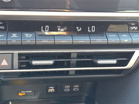 Used 2025 Toyota Camry SE image 22