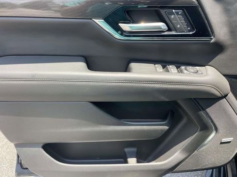 Used 2025 GMC Yukon XL Elevation AWD/4WD image 18