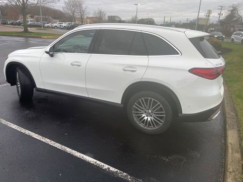 Used 2025 Mercedes-Benz GLC 300 4MATIC image 4