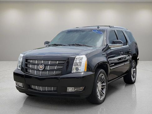 Used 2012 Cadillac Escalade Premium RWD image 2