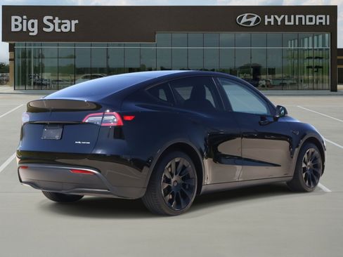 Used 2023 Tesla Model Y Long Range image 4