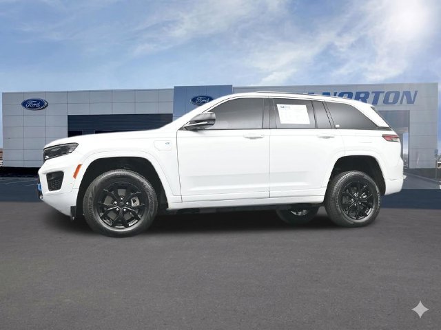 Used 2023 Jeep Grand Cherokee Overland w/ Luxury Tech Group IV AWD/4WD image 62
