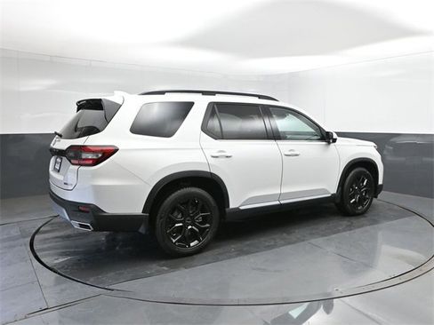 New 2025 Honda Pilot Touring image 15