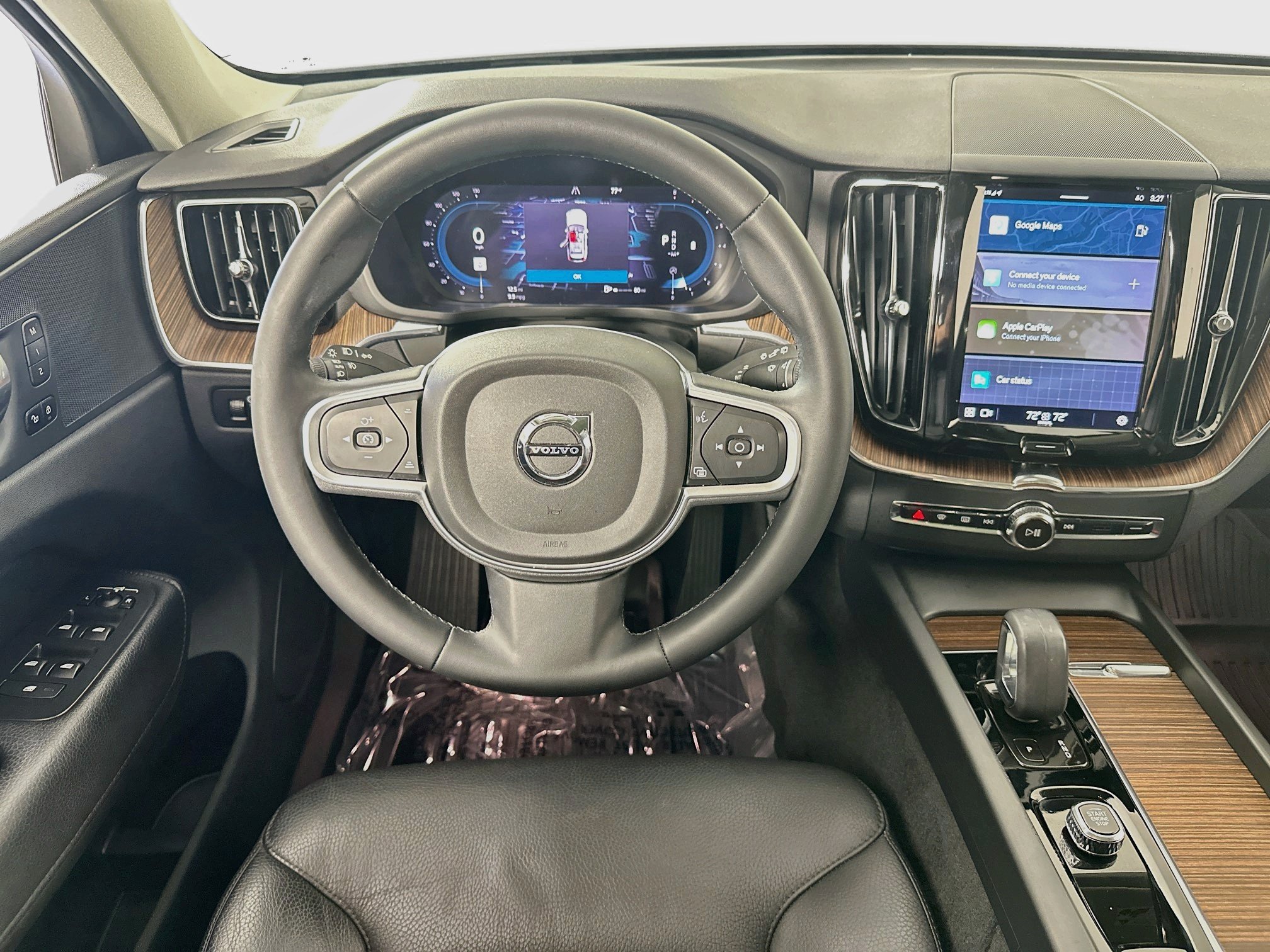 Used 2022 Volvo XC60 B5 Momentum w/ Protection Package Premier FWD image 22