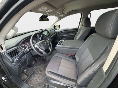 Used 2022 Nissan Titan S image 16