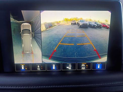 Used 2022 Chevrolet Tahoe Z71 w/ Luxury Package image 9