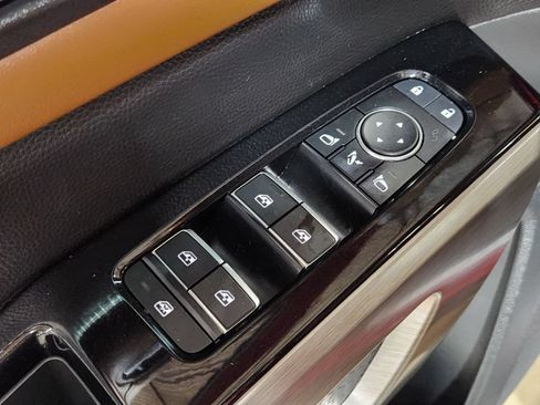 Used 2023 Nissan Pathfinder Platinum FWD image 44
