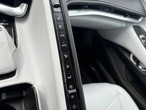Used 2021 Chevrolet Corvette Stingray Premium Conv w/ Z51 Performance Package RWD image 31