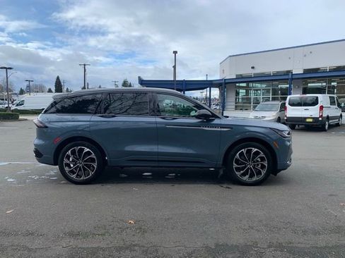 New 2026 Lincoln Nautilus Reserve image 8