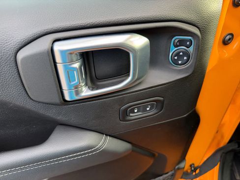 Used 2021 Jeep Wrangler Unlimited Sahara w/ Uconnect 4C Nav & Sound Group AWD/4WD image 12