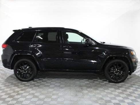 Used 2020 Jeep Grand Cherokee Altitude AWD/4WD image 7