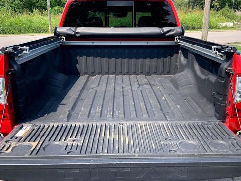 Used 2022 Nissan Titan SV w/ SV Convenience Package AWD/4WD image 4