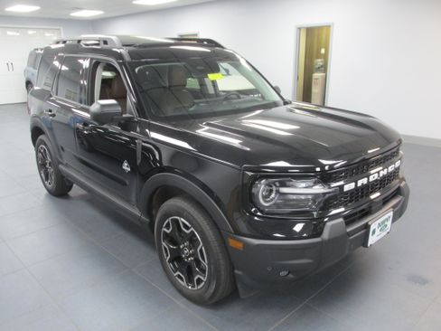 Used 2025 Ford Bronco Sport Outer Banks w/ Outer Banks Tech Package+ AWD/4WD image 3