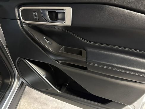 Used 2020 Ford Explorer XLT w/ Equipment Group 202A image 16