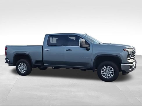 Used 2024 Chevrolet Silverado 2500 LTZ AWD/4WD image 2