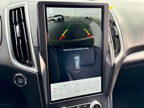 Used 2022 Ford Edge Titanium image 29