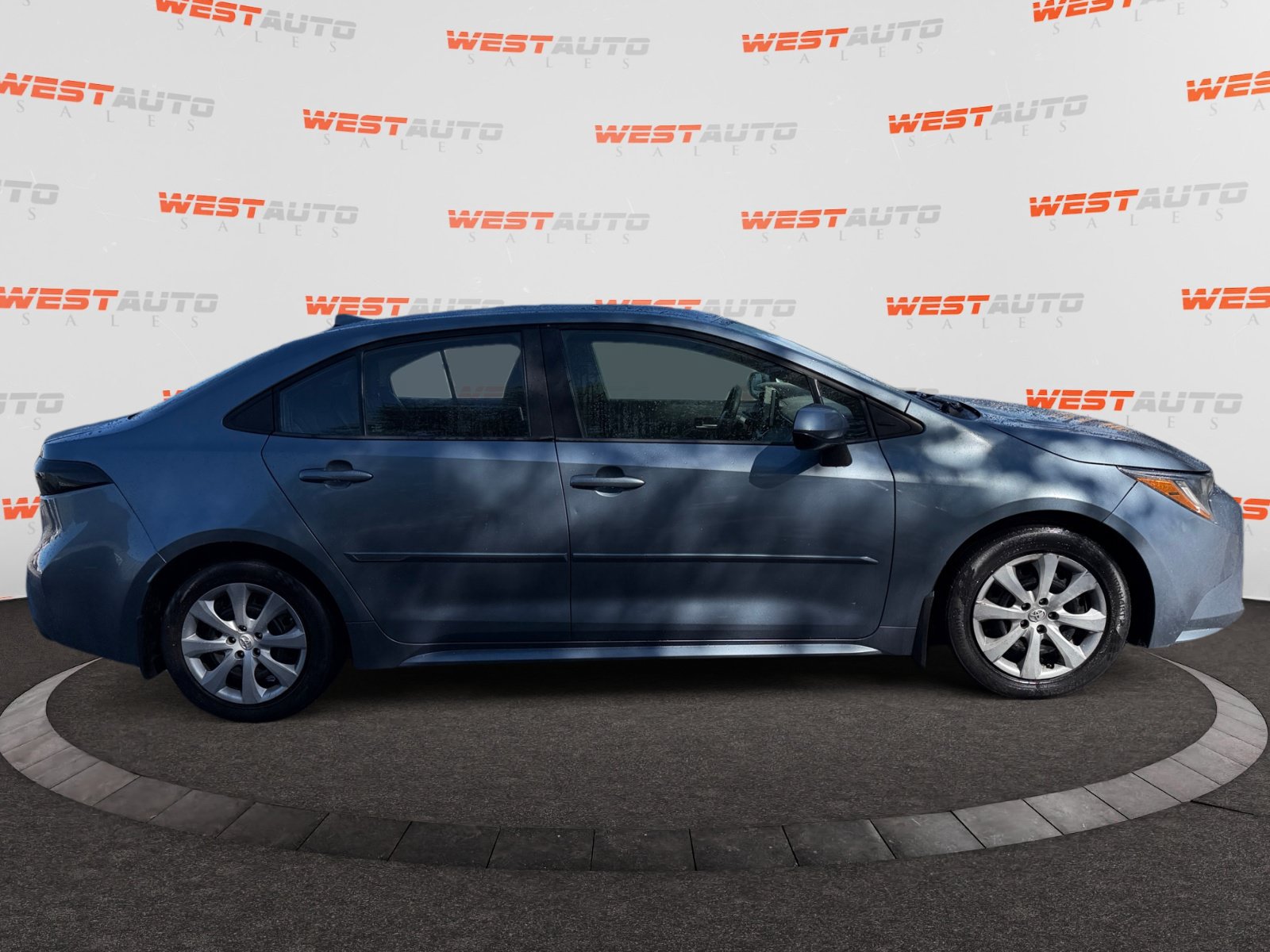 Used 2020 Toyota Corolla LE FWD image 6