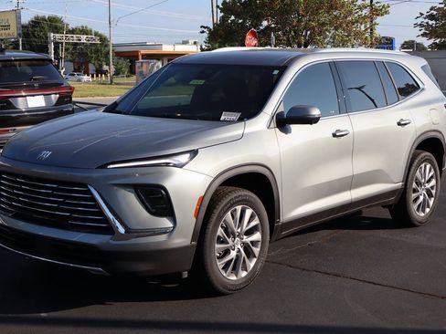 New 2025 Buick Enclave Preferred image 2