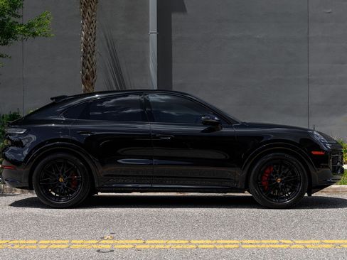 Used 2025 Porsche Cayenne GTS AWD/4WD image 4
