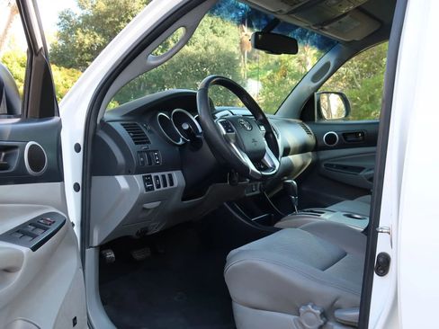 Used 2013 Toyota Tacoma PreRunner w/ TRD Sport Pkg image 14