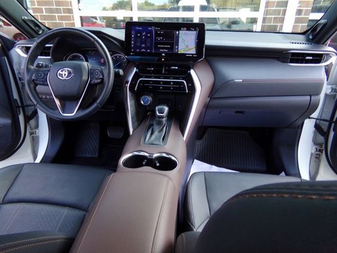 Used 2022 Toyota Venza Limited w/ Advanced Technology Package image 25