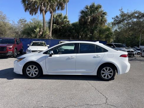 Used 2025 Toyota Corolla LE FWD image 5