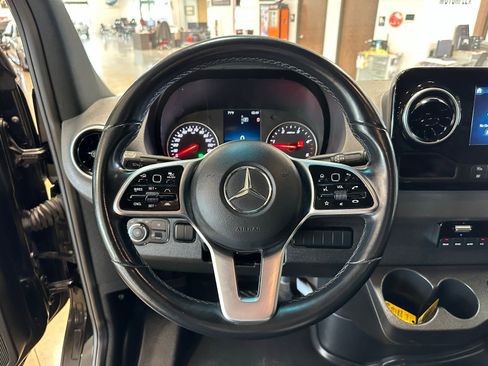 Used 2022 Mercedes-Benz Sprinter 2500 image 24