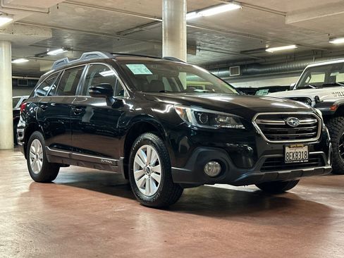 Used 2018 Subaru Outback 2.5i Premium image 7