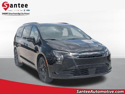New 2027 Chrysler Pacifica Limited FWD image 1