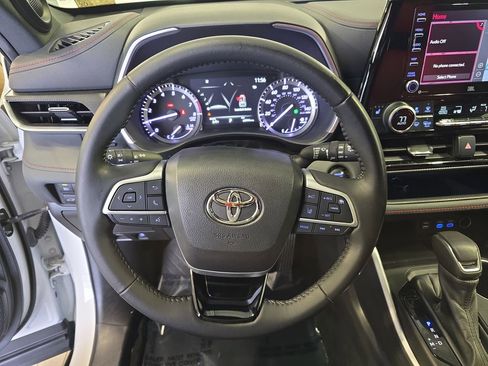 Used 2022 Toyota Highlander XSE image 20