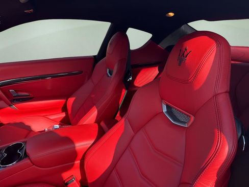Used 2015 Maserati GranTurismo Sport image 10