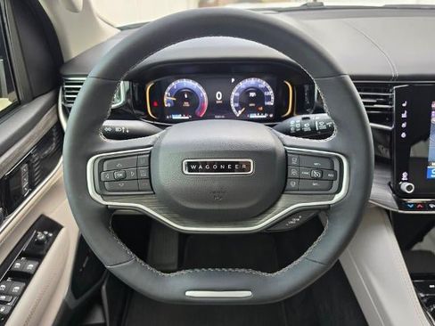 Used 2023 Jeep Wagoneer L Series III w/ Premium Group I AWD/4WD image 18