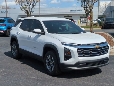 New 2026 Chevrolet Equinox LT FWD image 2