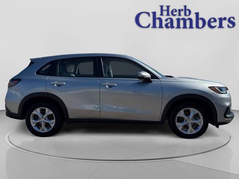 Used 2023 Honda HR-V LX image 11