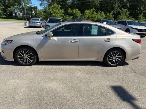 Used 2016 Lexus ES 350 w/ Luxury Package w/Wood Trim FWD image 4