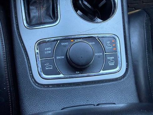 Used 2017 Jeep Grand Cherokee Trailhawk AWD/4WD image 24