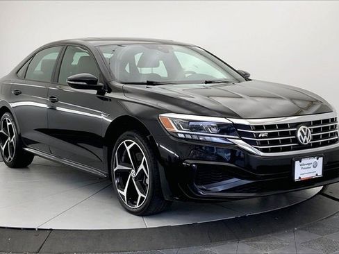 Used 2022 Volkswagen Passat 2.0T R-Line image 1