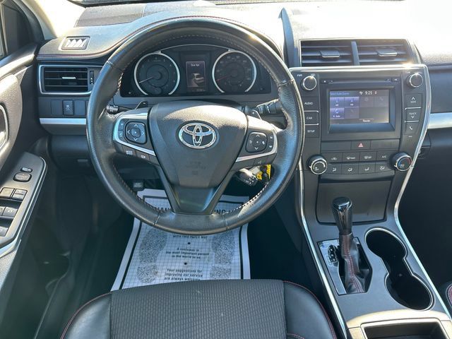 Used 2017 Toyota Camry SE w/ Moonroof Package FWD image 16