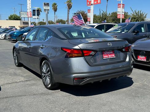Used 2024 Nissan Altima 2.5 SV FWD image 5